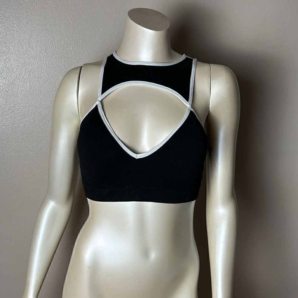 NEW URBAN OUTFITTERS cut out black and white crop tank top large padded - Picture 4 of 5